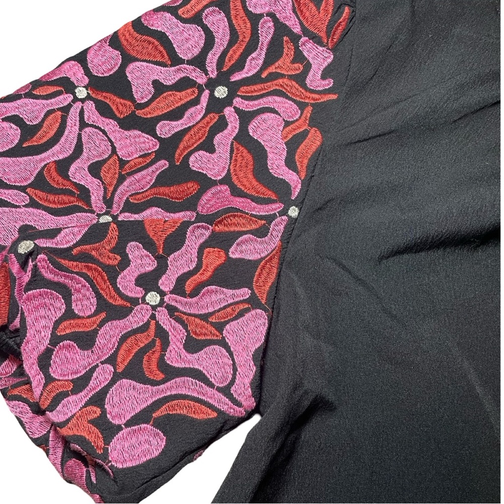 Entro Women's Black And Pink Embroidered Floral Top, Pleated Neck Size Medium - Picture 3 of 6